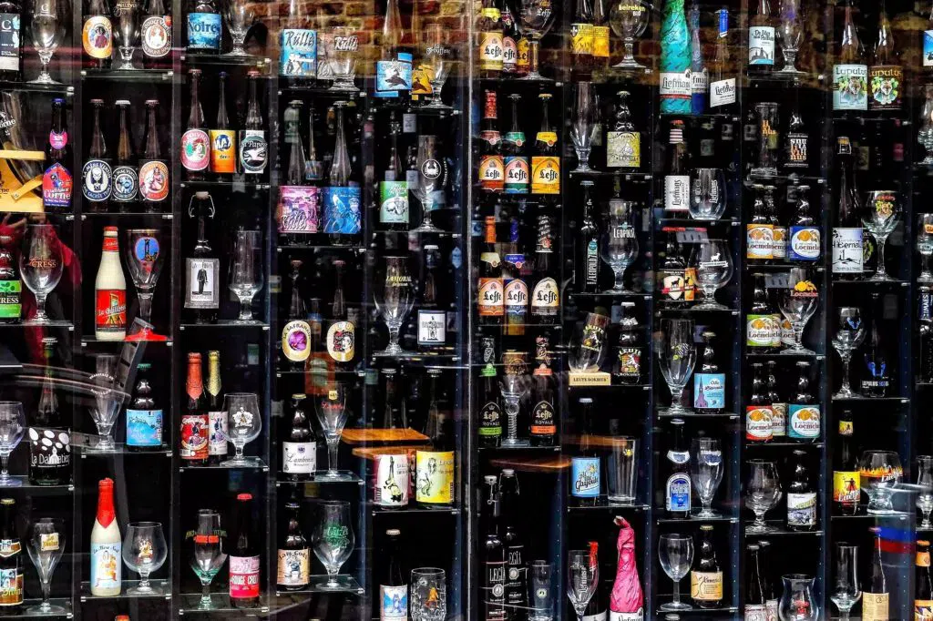 2be Beer Wall, Brujas